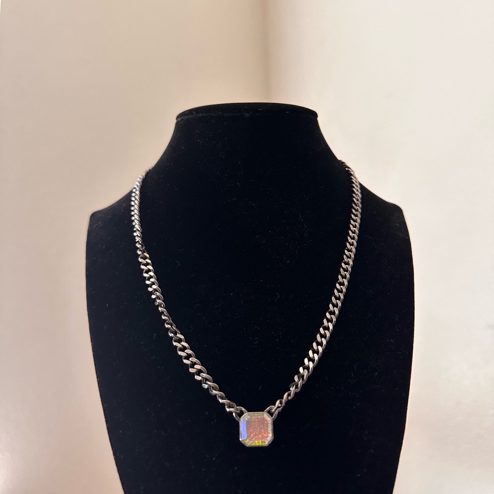 Sterling silver necklace with shiny stone ✨☀️